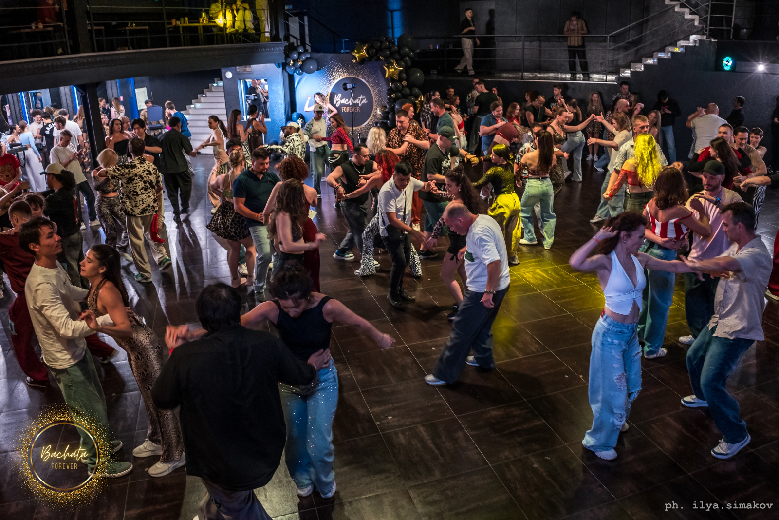 Pista llena en Bachata Forever